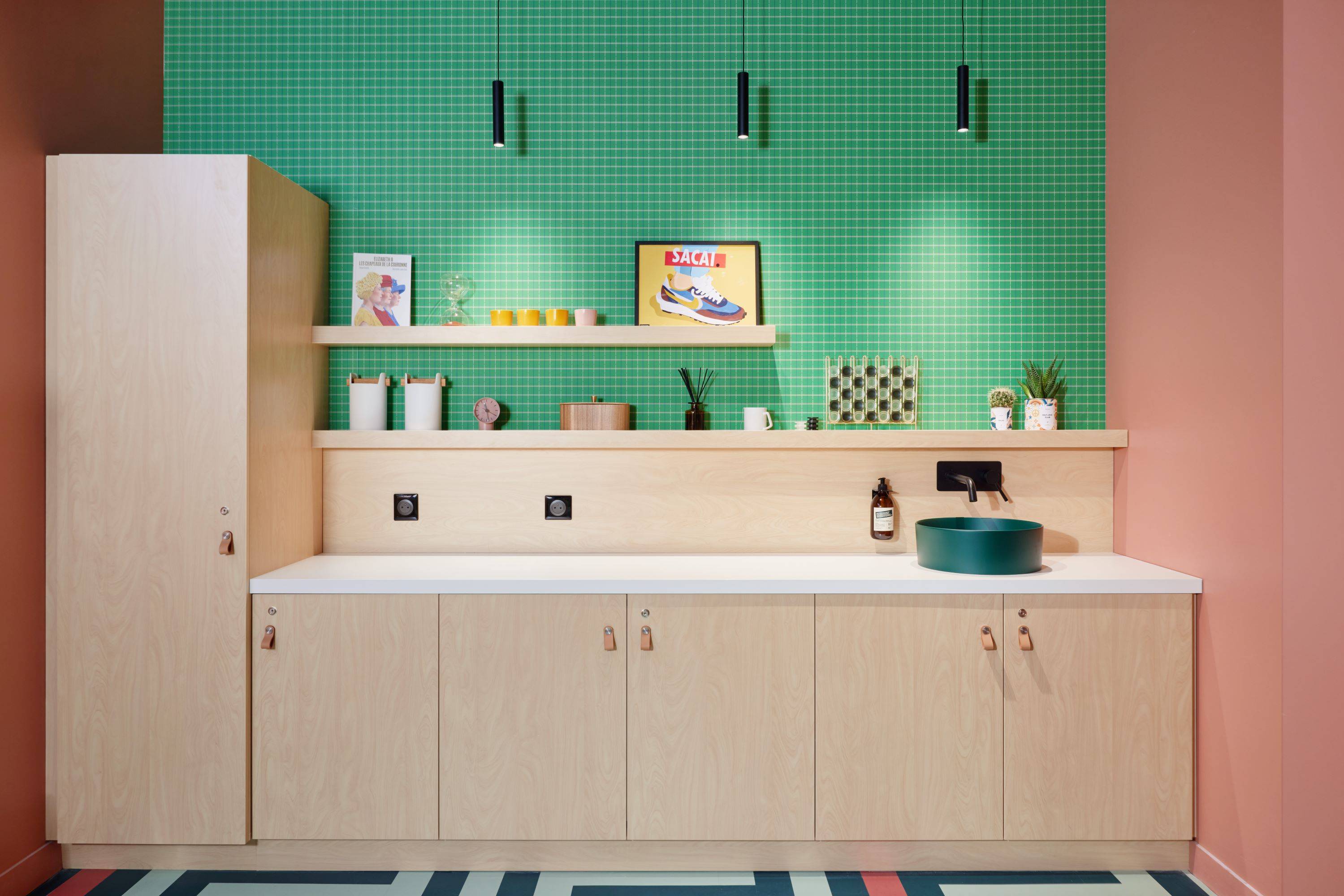 Cabinet Beauty Room - Photo 2