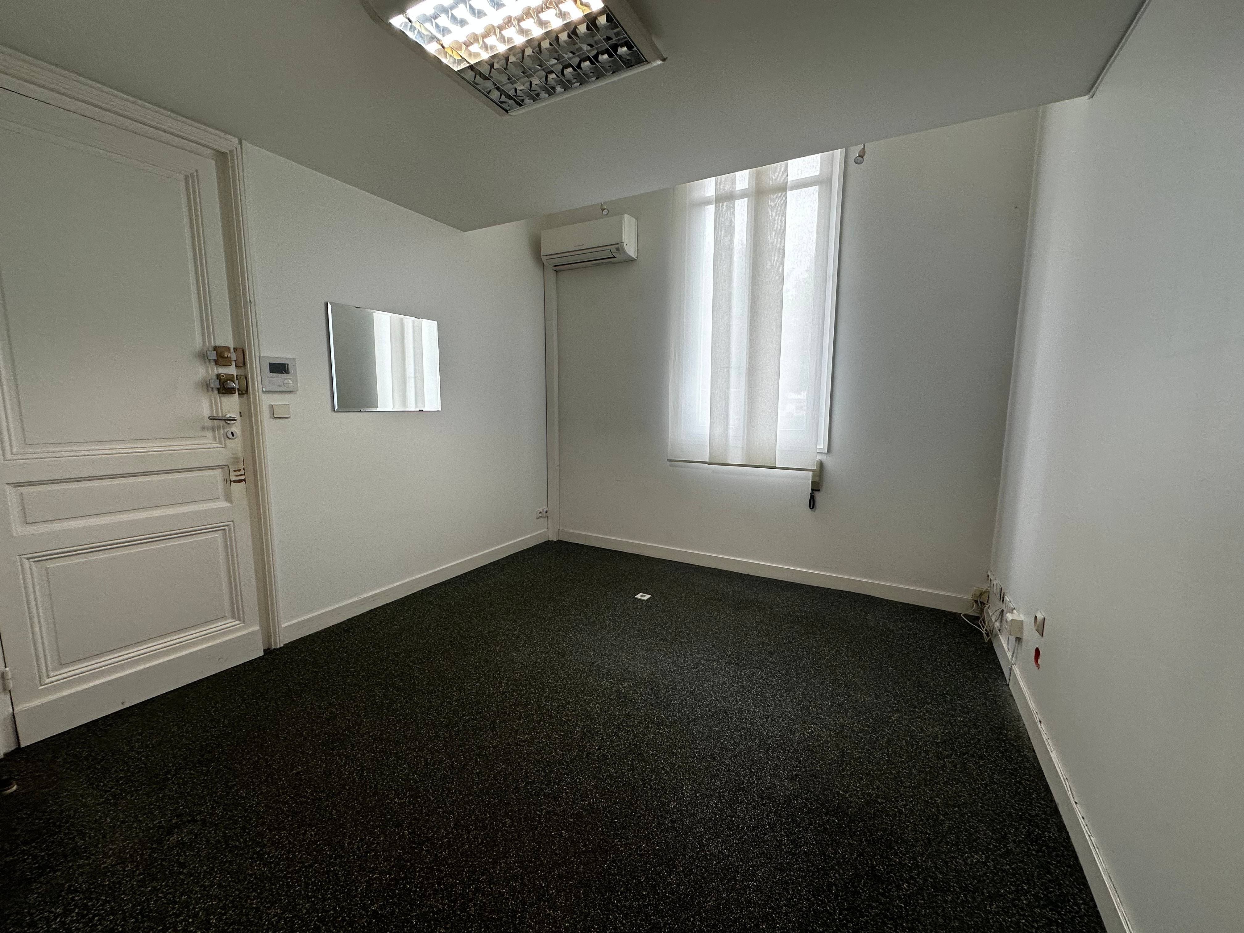 Cabinet Local à Bordeaux - Photo 1