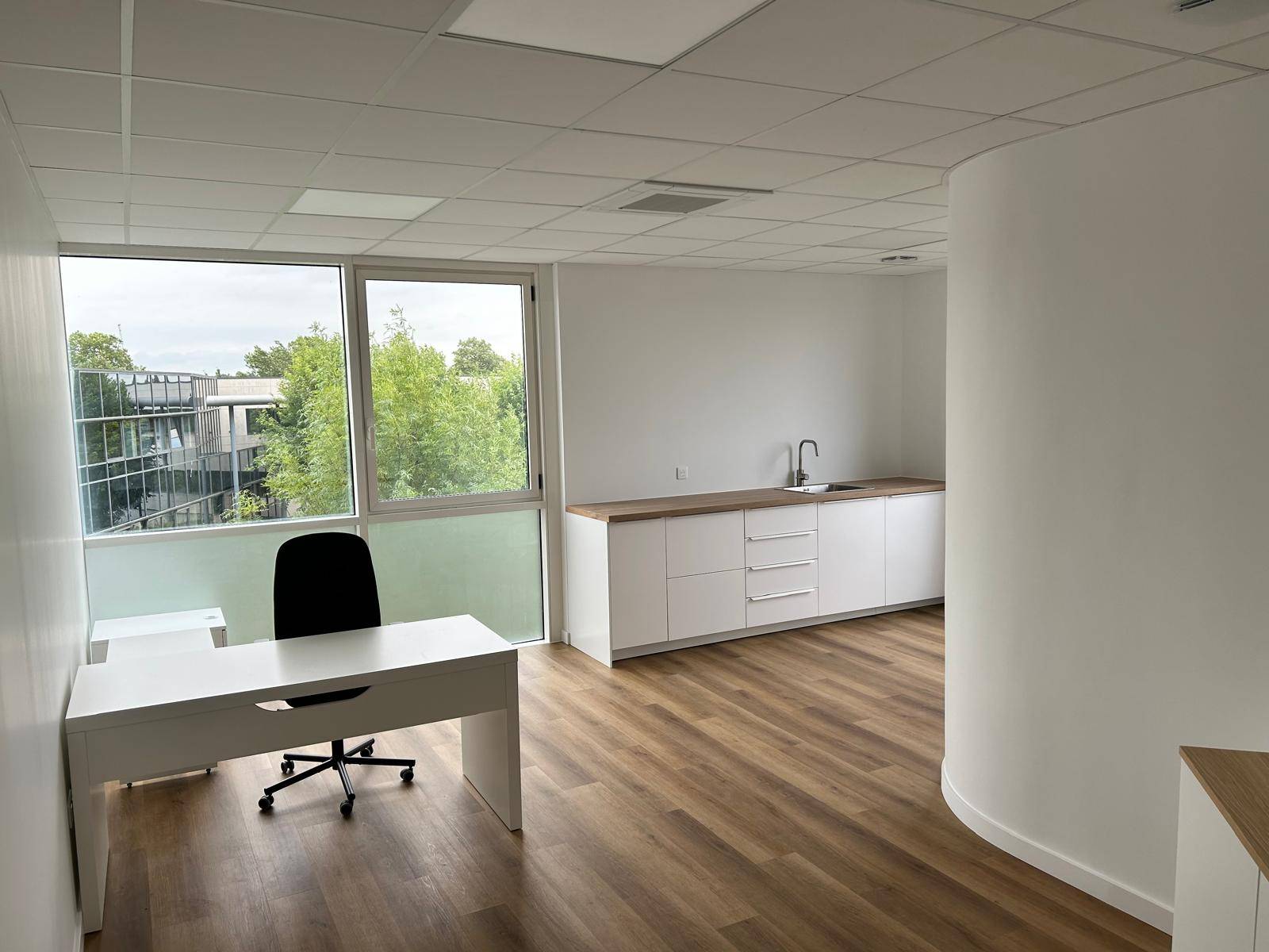2 BUREAUX DISPONIBLES #4
