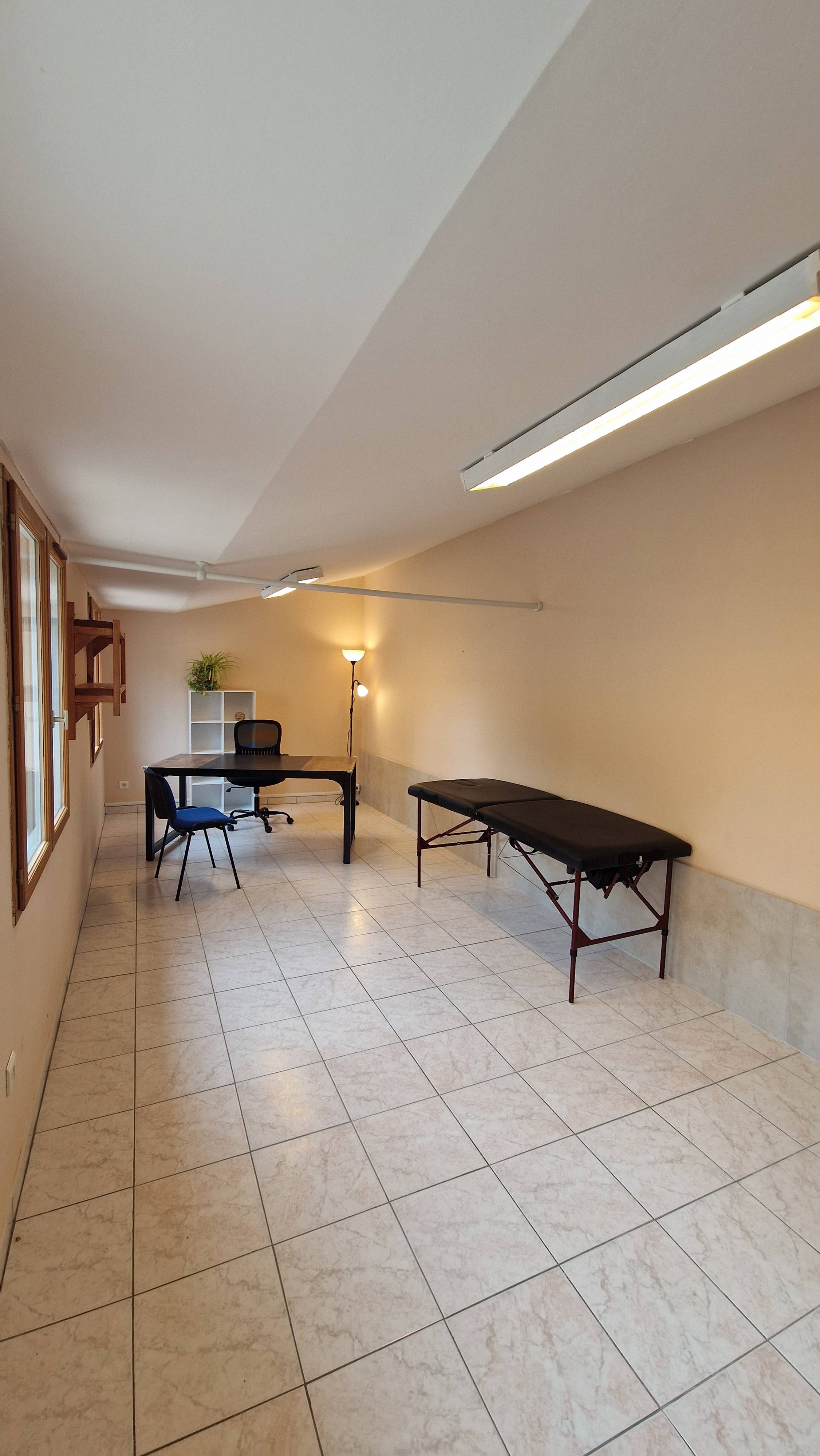 Cabinet de la commune des Mayons #4