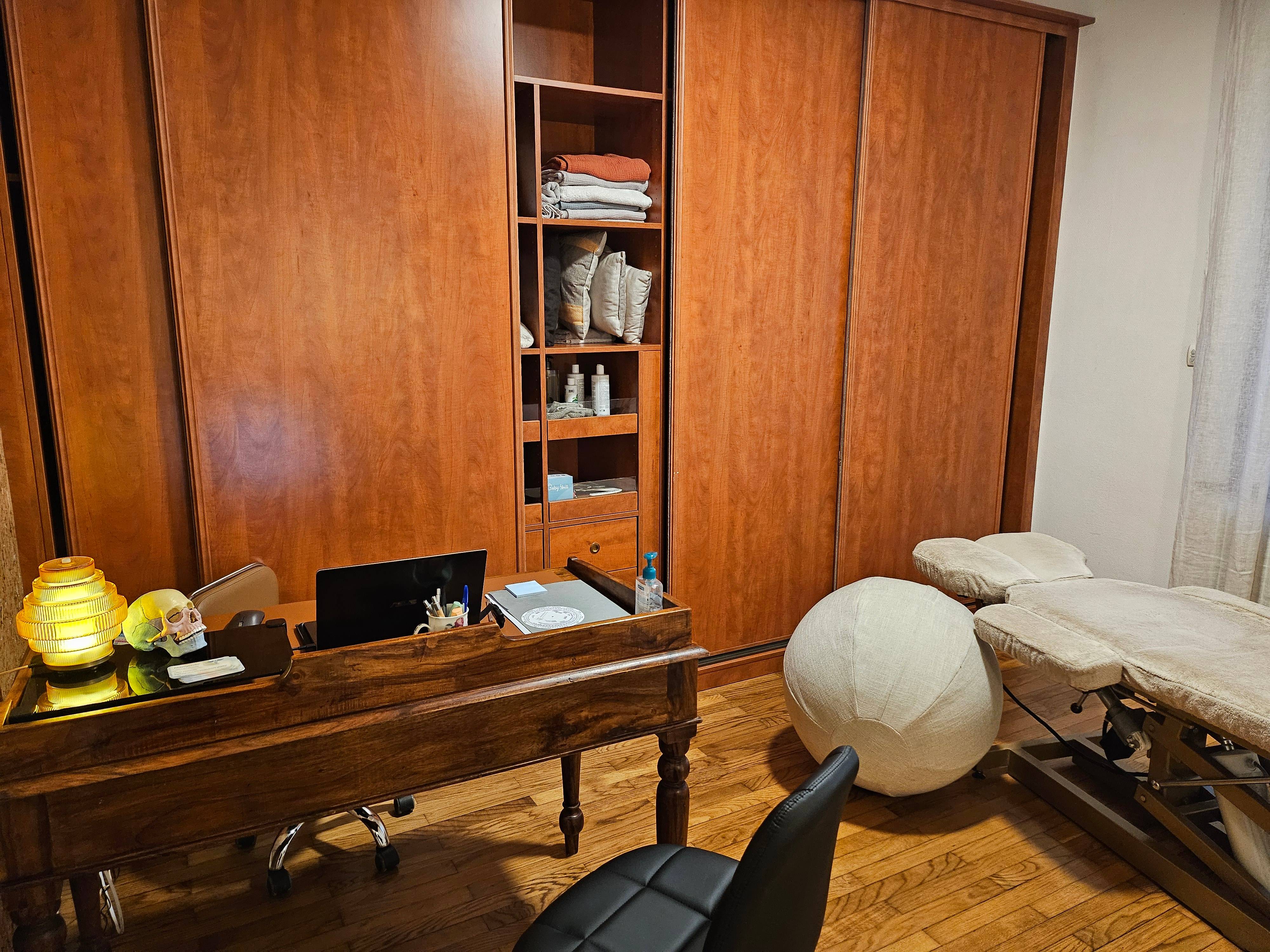 Cabinet 14m² avec table de massage #1