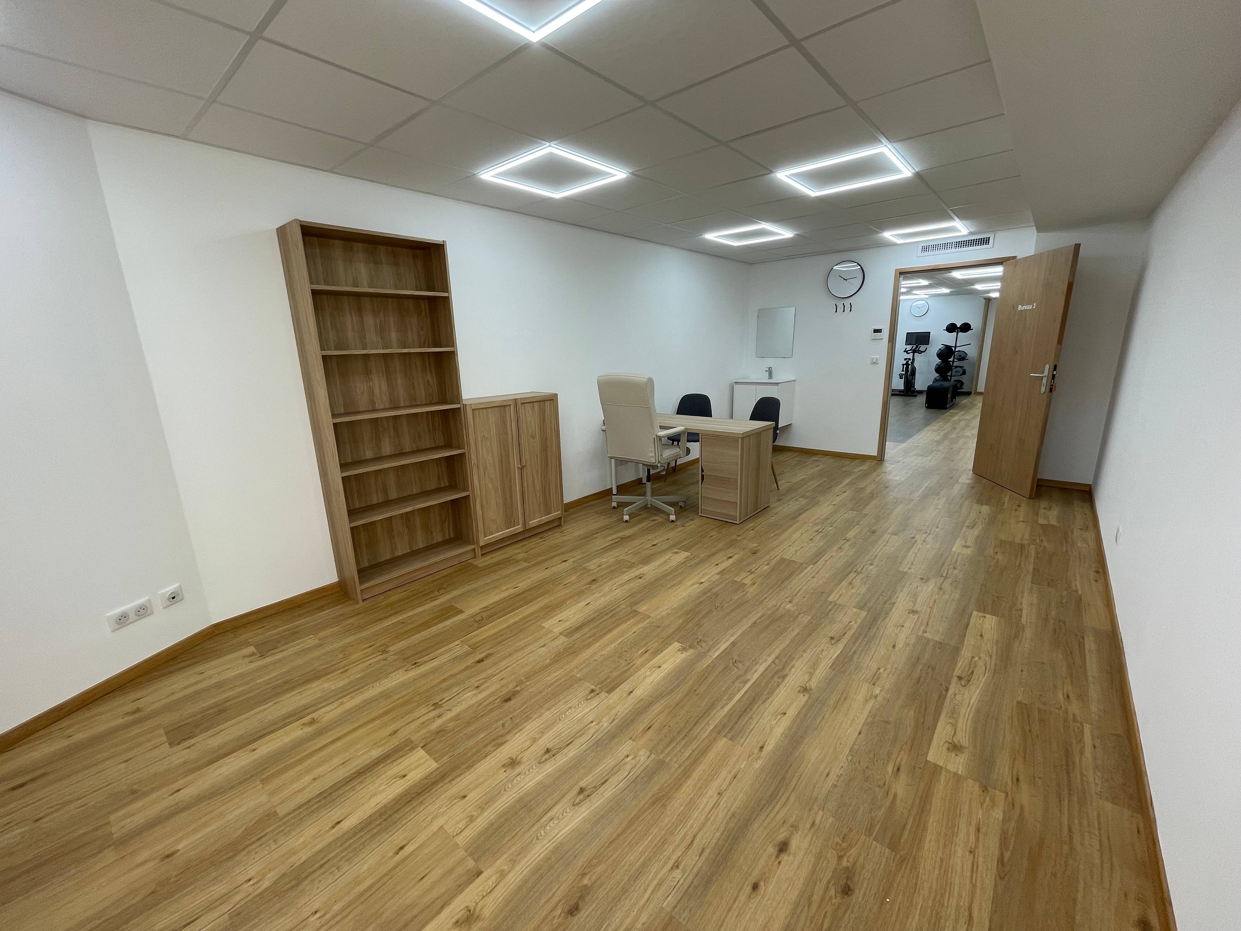Bureau 24 m2 - Centre Nova Care Martelly #2