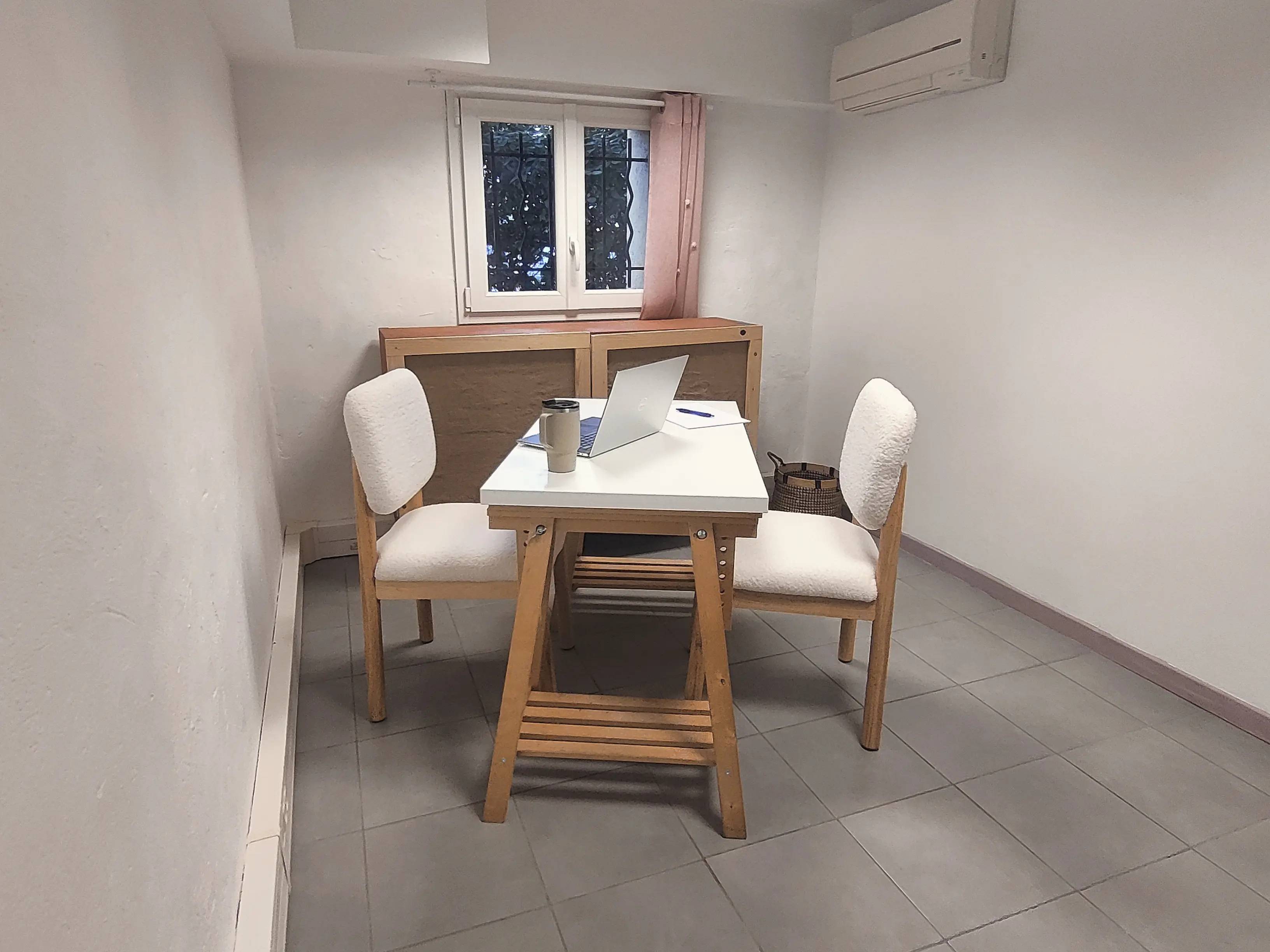 Cabinet Cabinet de Julie à Salon-de-Provence - Photo principale