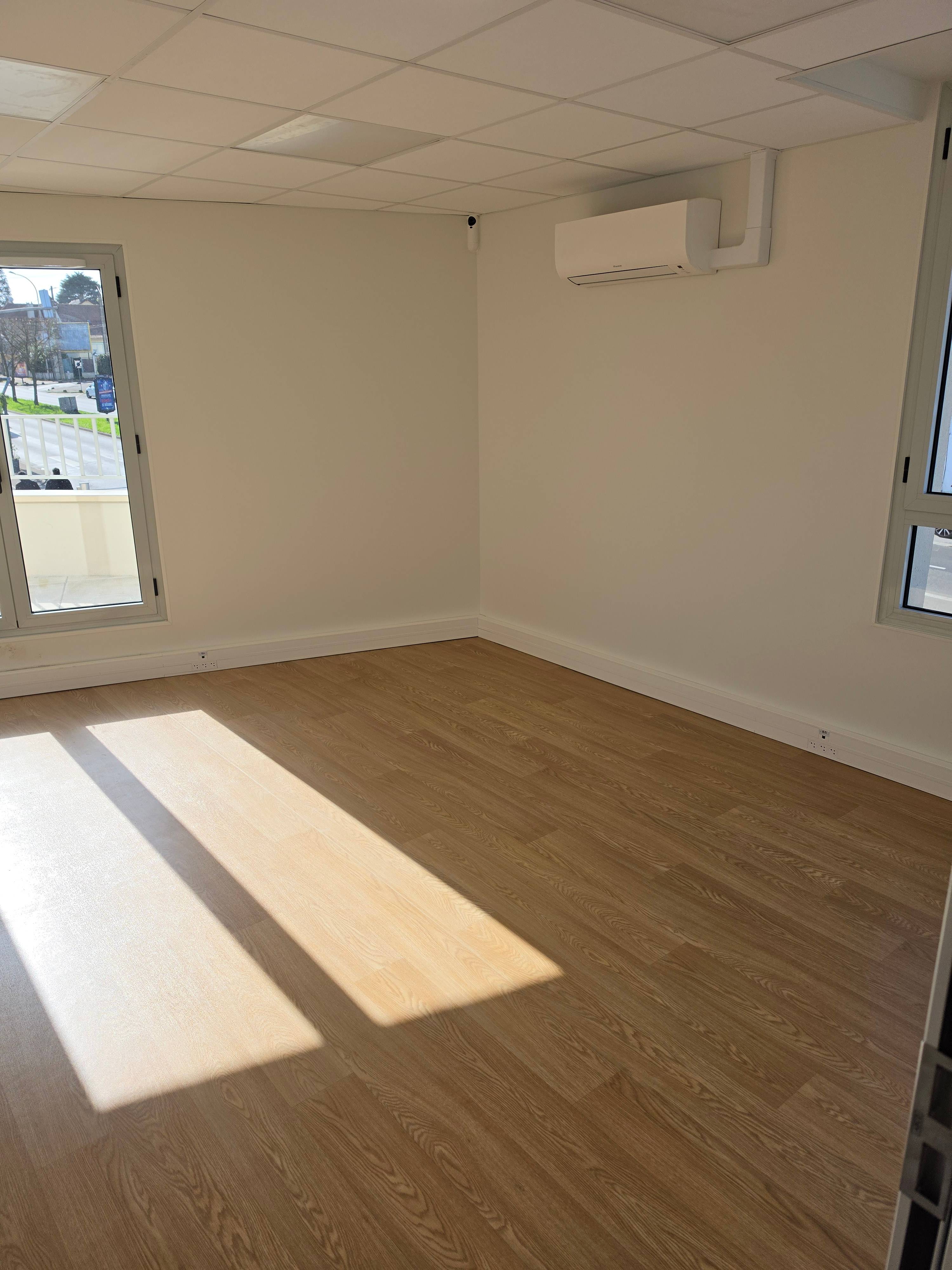 Cabinet Cabinet des Bords de ris à Ris-Orangis - Photo 1