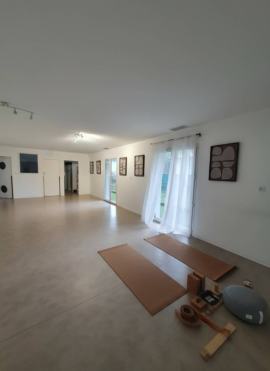 Grande salle 47 m² avec terrasse – Idéale kinésithérapeute #1