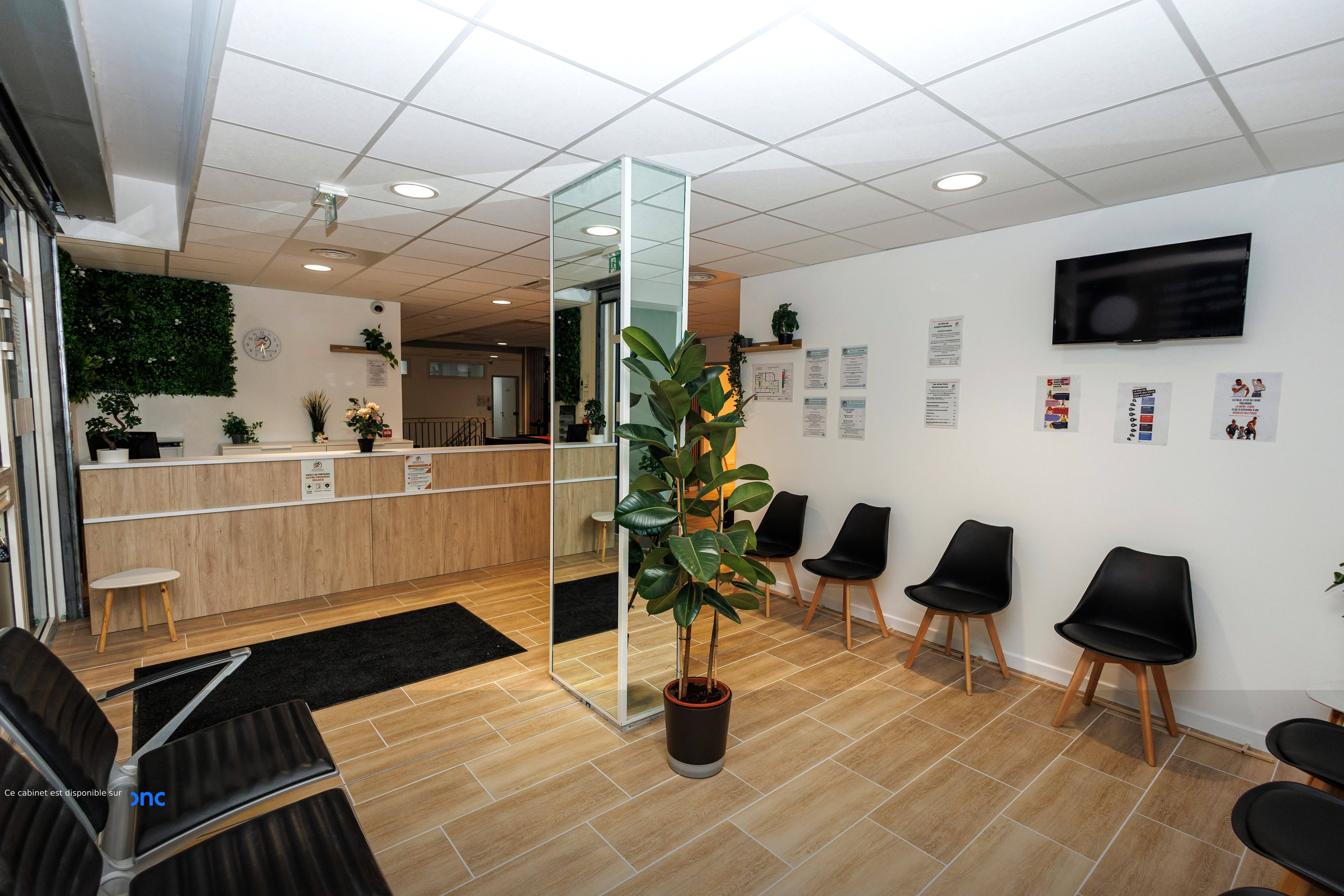 Cabinet Cabinet paramédical "MyKinéCoubron" - Photo 2