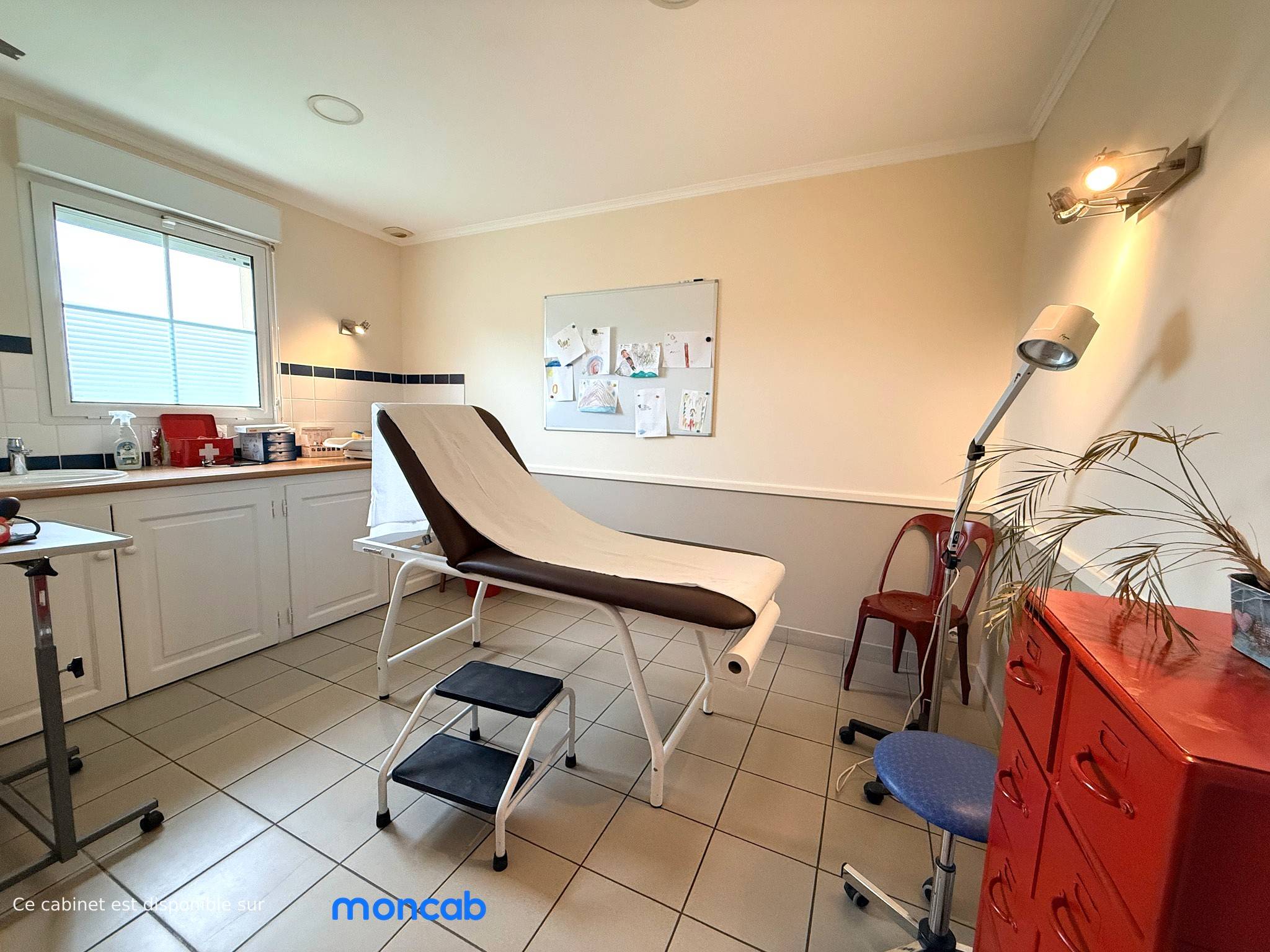 Cabinet Cabinet n°4  à Paris - Photo 1