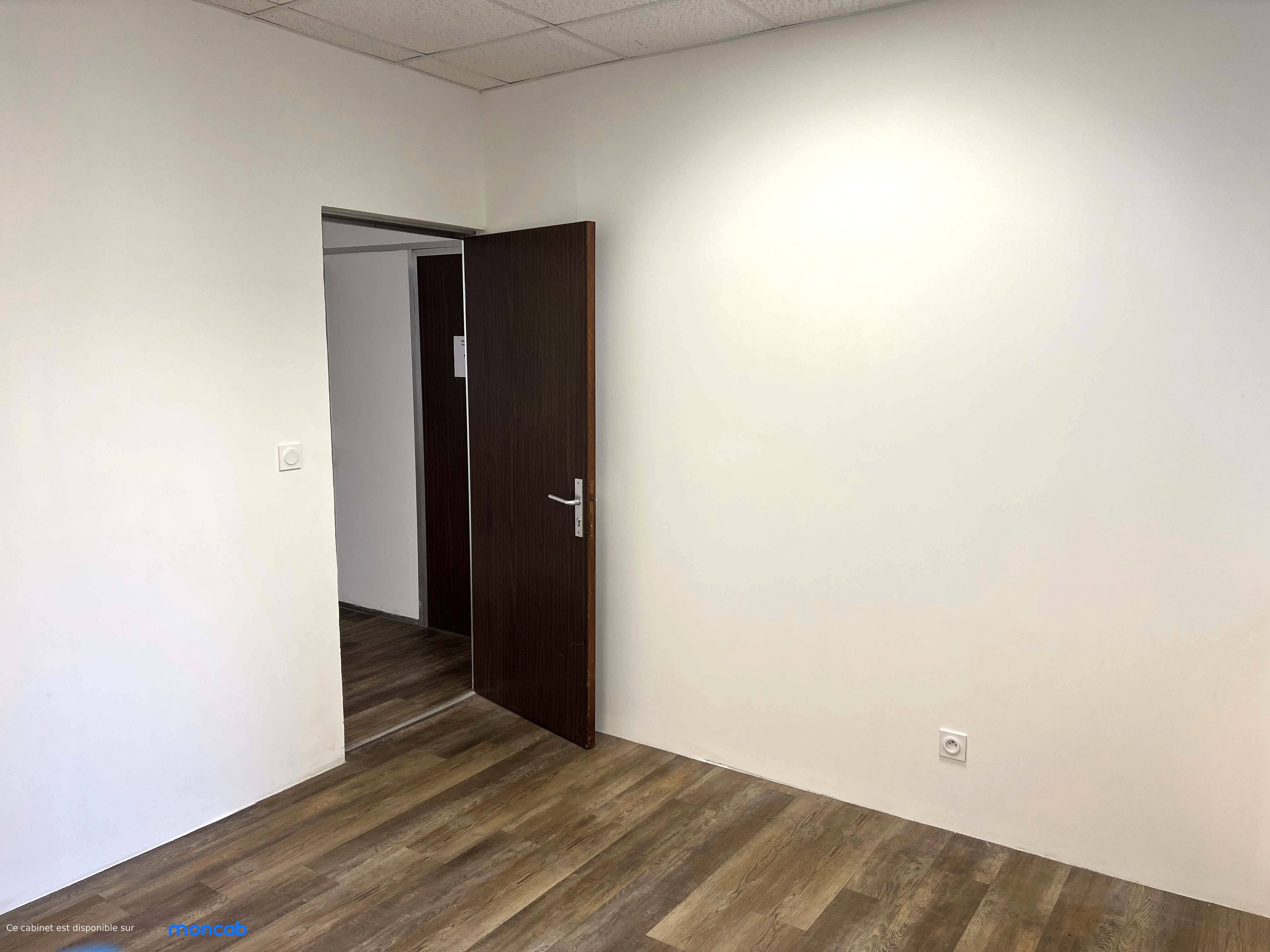 Cabinet 1er Etage Bureaux du Polygone à Montpellier - Photo 11