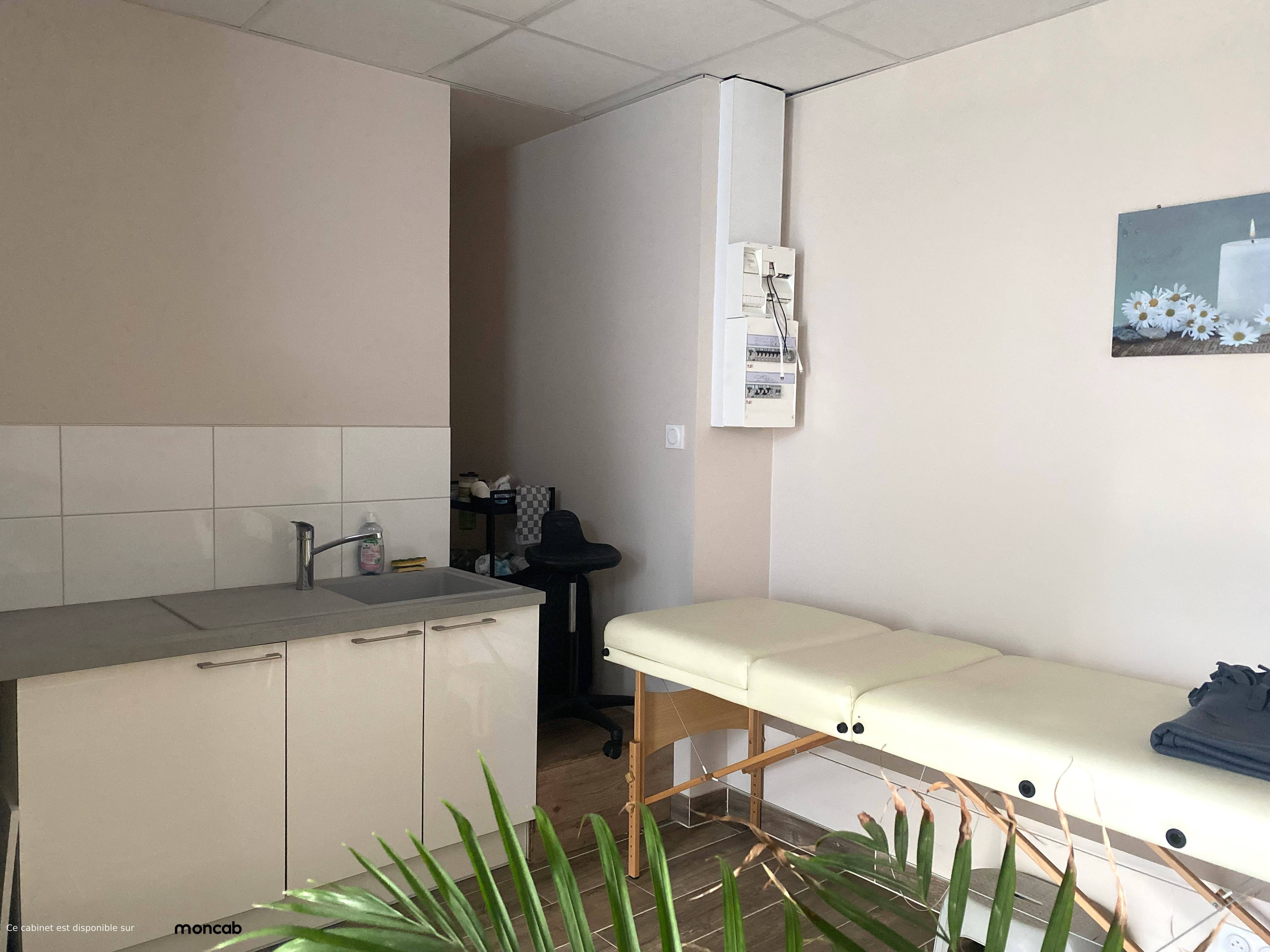 Cabinet Cabinet dans pôle Médical à Saint-Martin-d'Hères - Photo 3