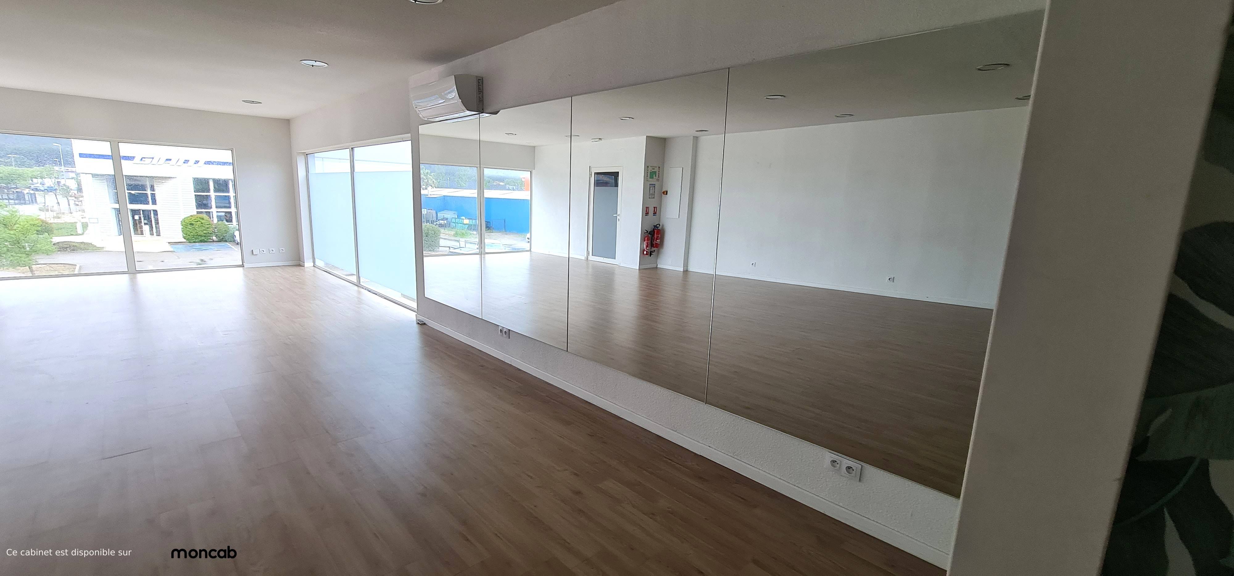 Cabinet Cabinet E-SCAPE à Saint-Mitre-les-Remparts - Photo 1