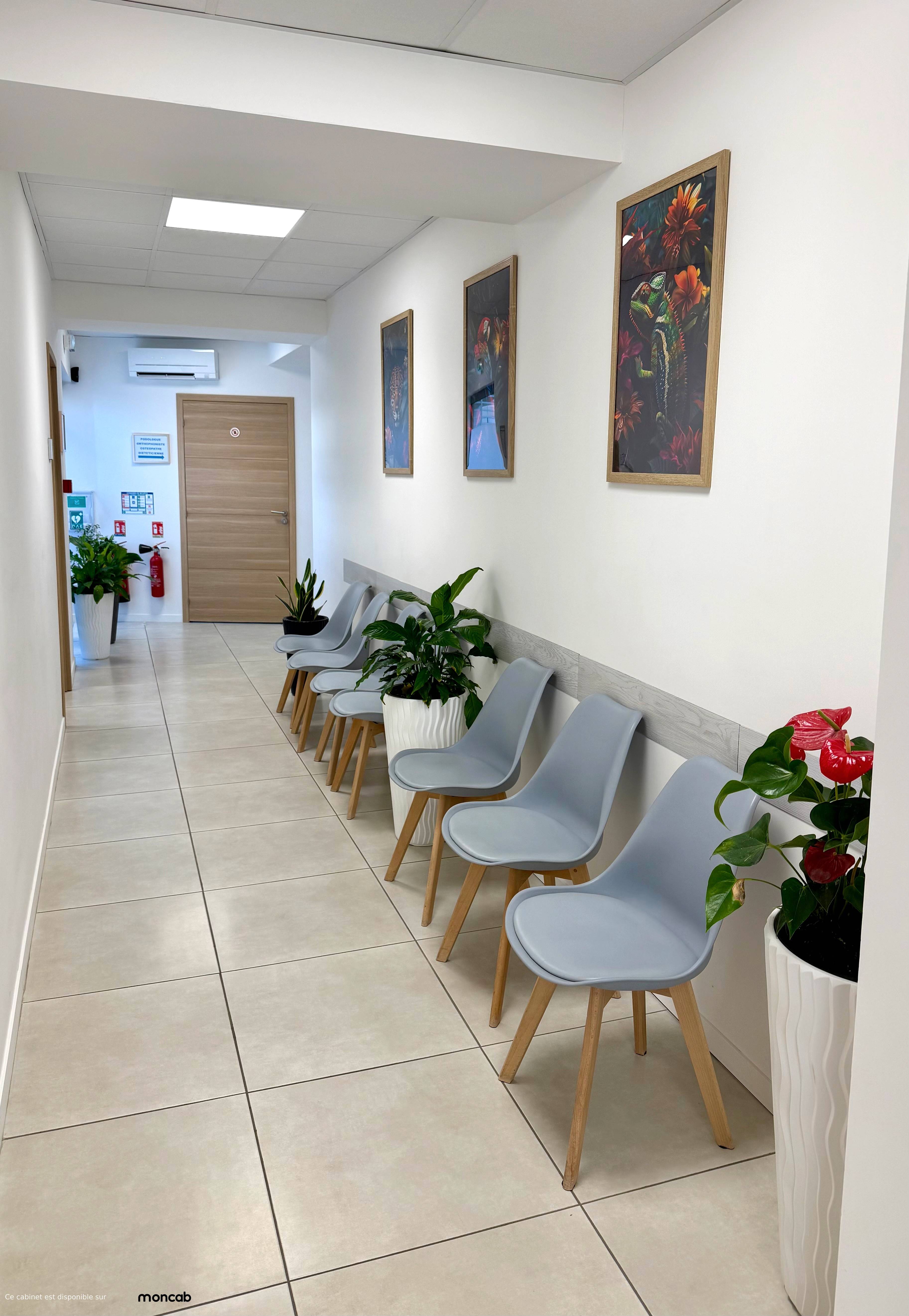 Cabinet Cabinet de Anne à Meyreuil - Photo principale