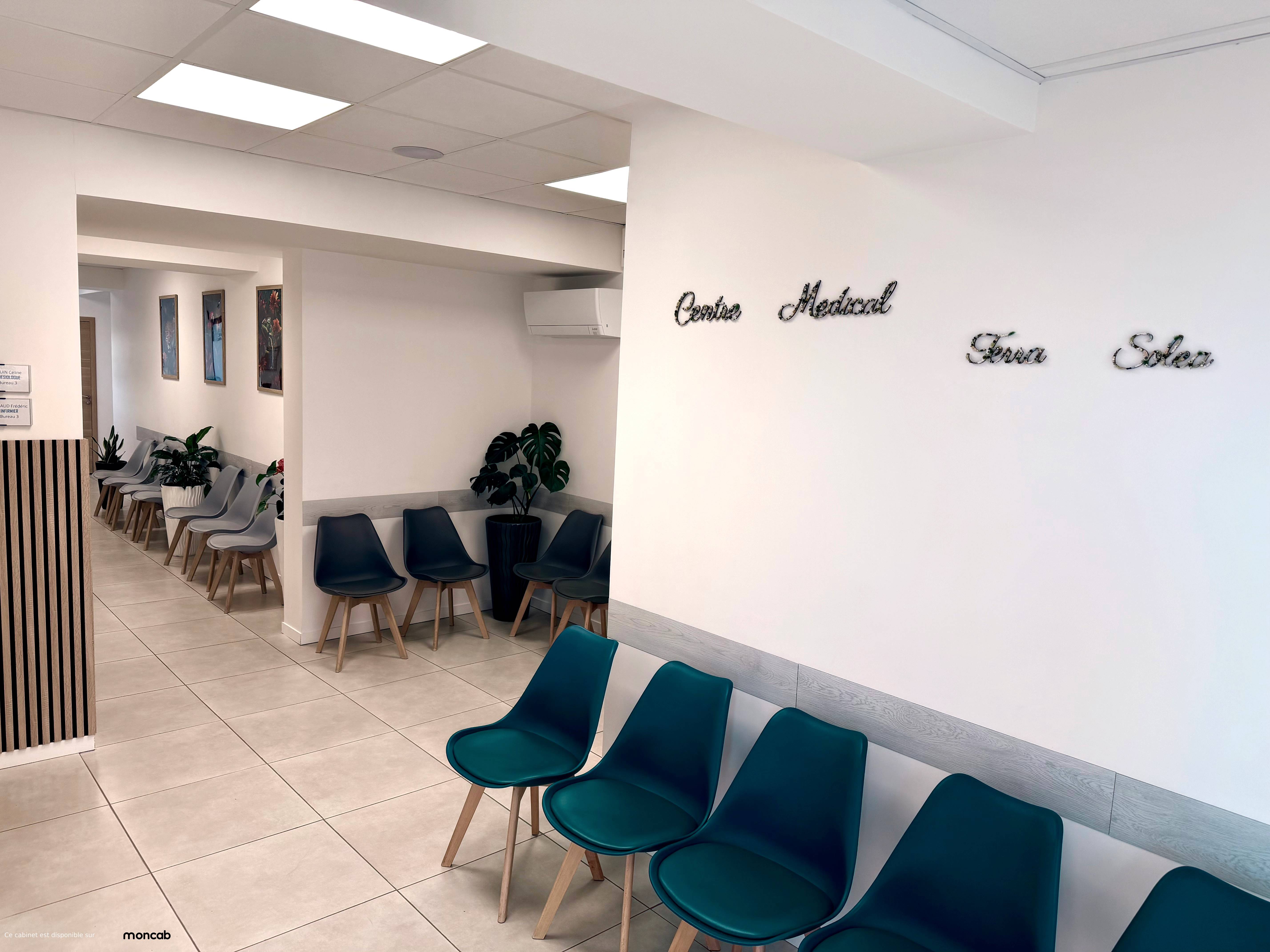 Cabinet Cabinet de Anne à Meyreuil - Photo 2