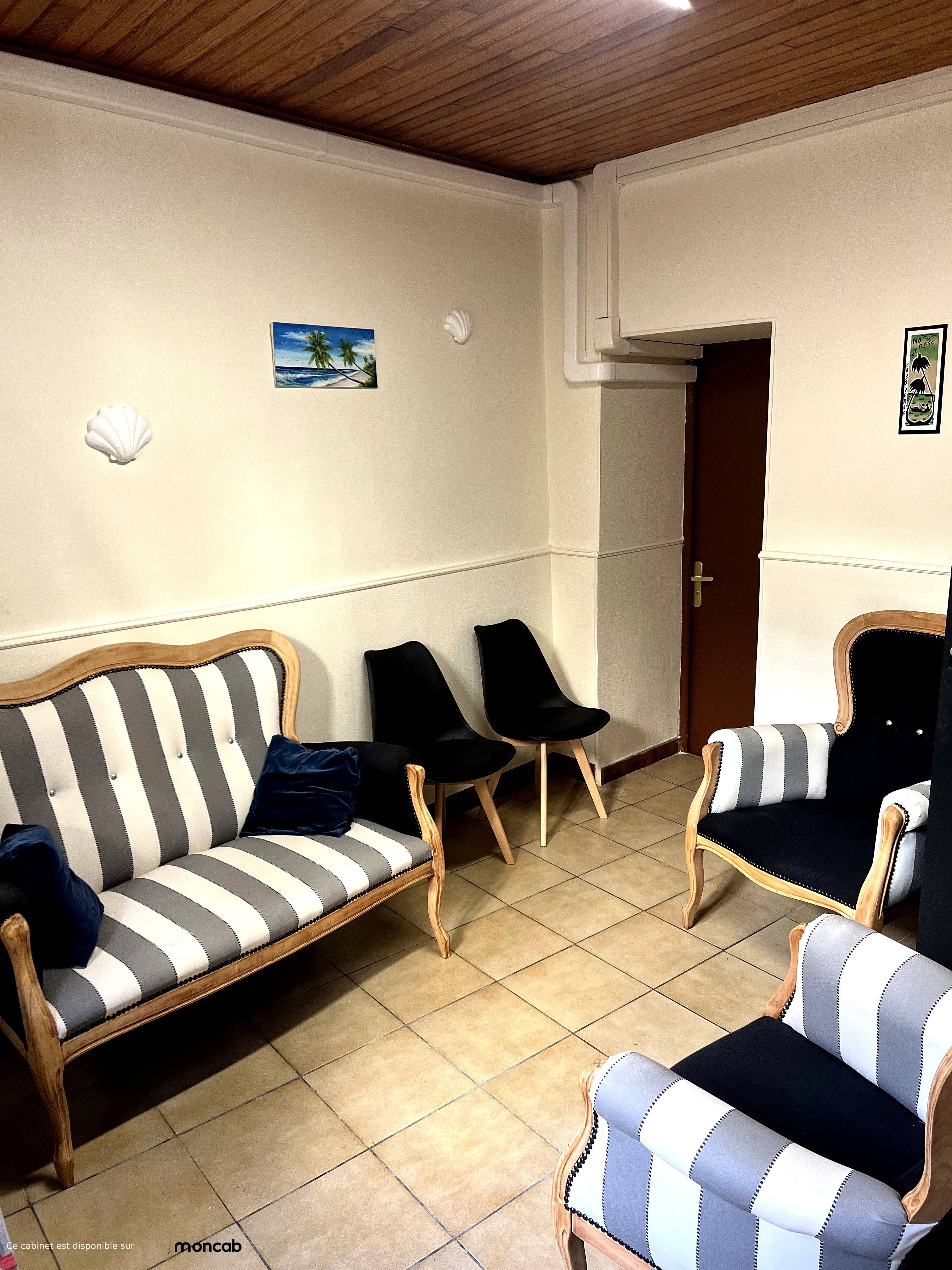 Cabinet Cabinet 10m² à Sucy-en-Brie - Photo 3