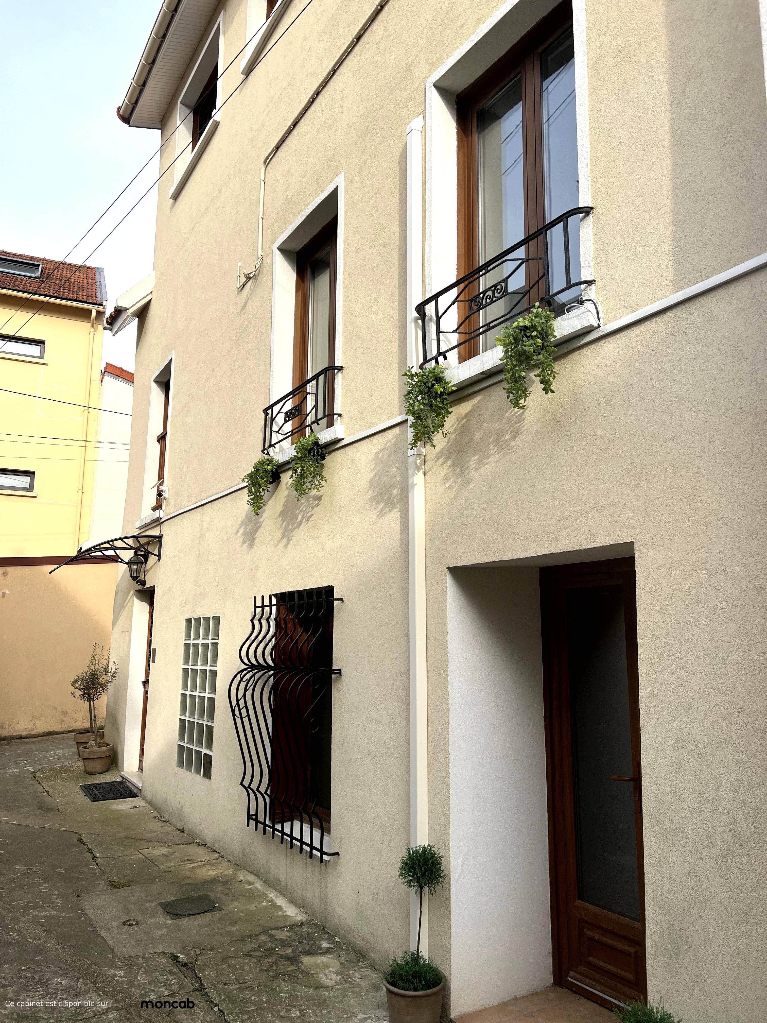 Cabinet Cabinet 10m² à Sucy-en-Brie - Photo 1