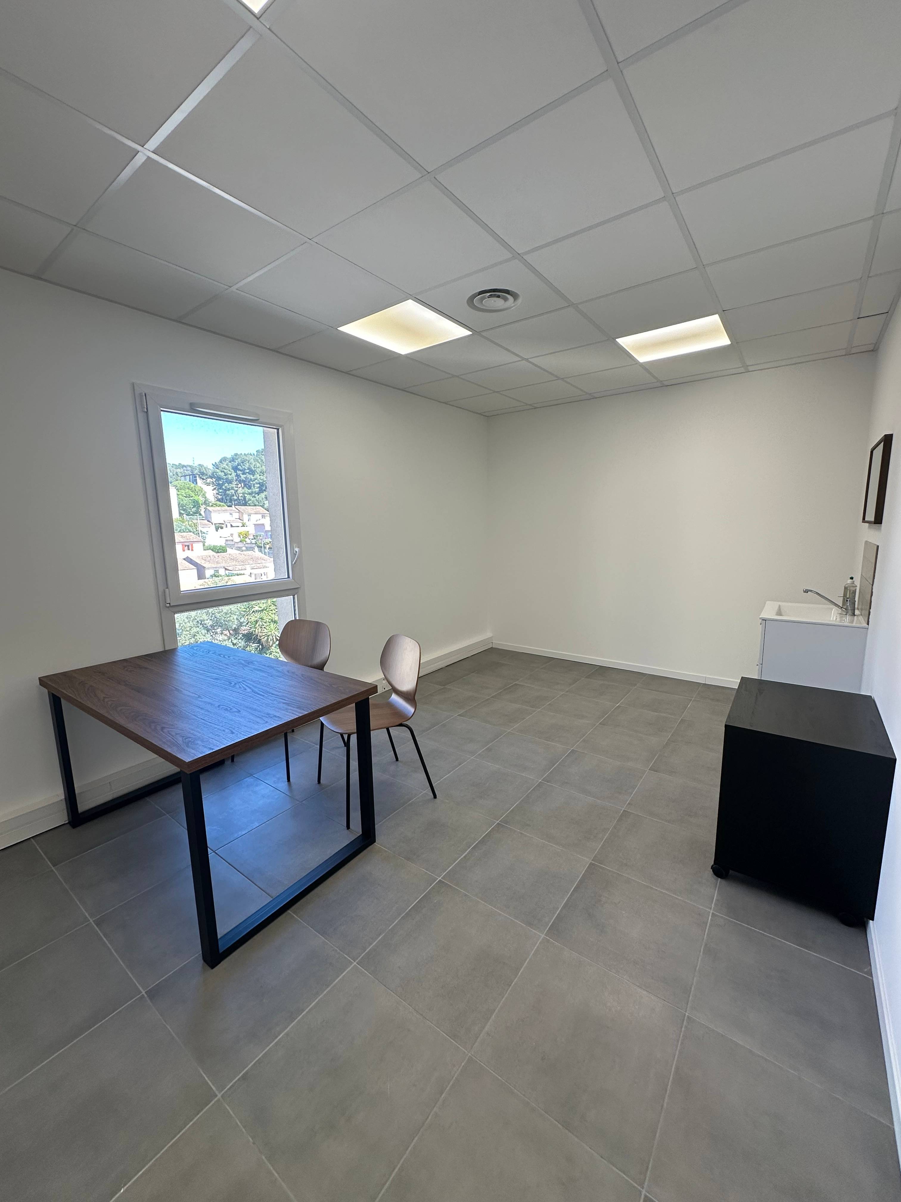 Cabinet Local 15 m2 - Photo 3