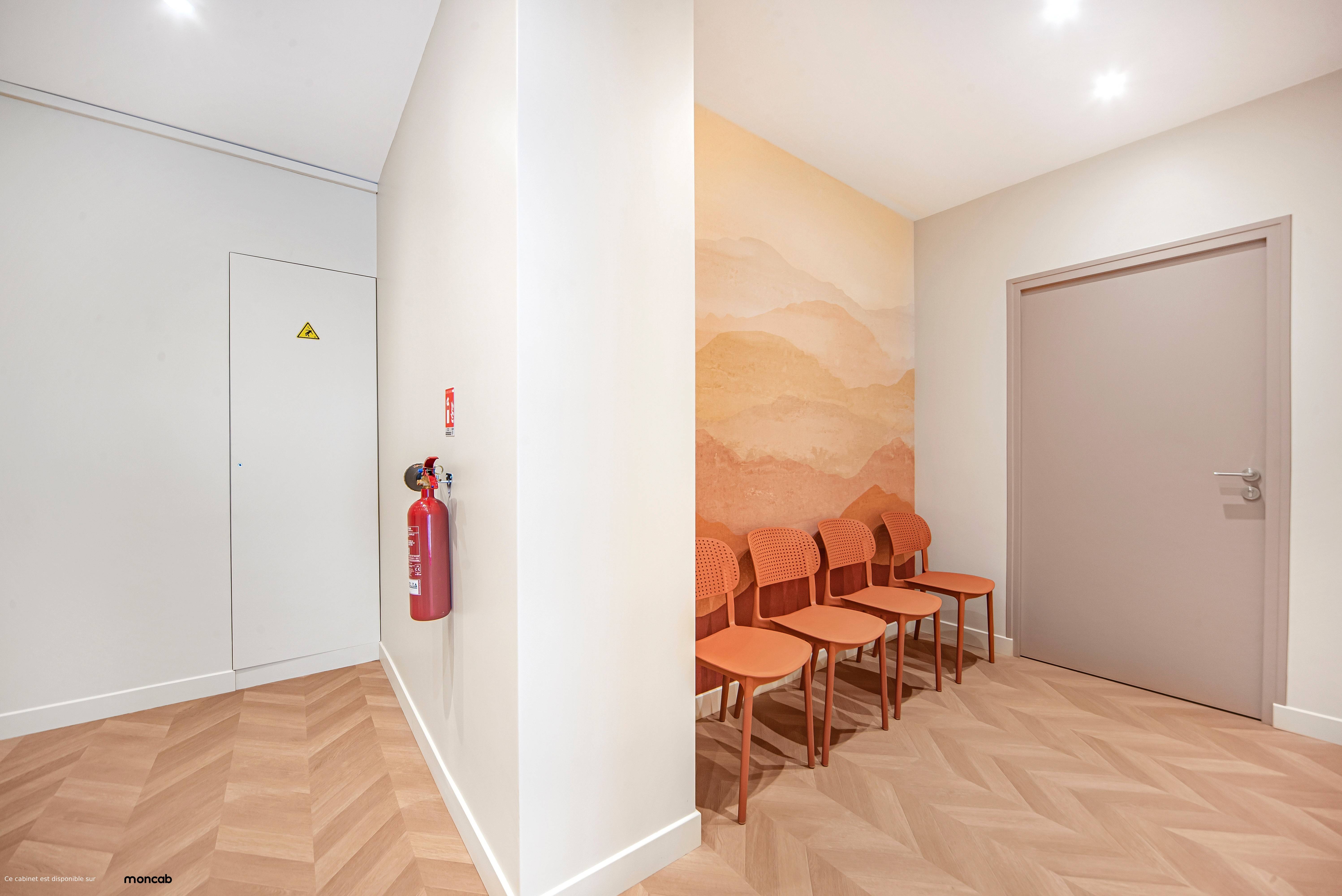 Cabinet Cabinet pluridisciplinaires 46B rue Bouret - Photo 2