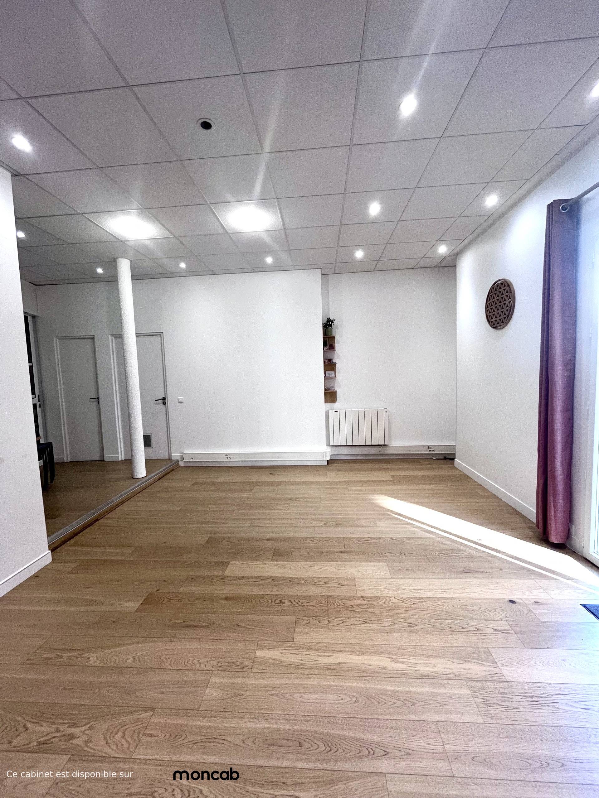 Cabinet Salles pour cours collectifs, yoga, ateliers à Asnières-sur-Seine - Photo 1