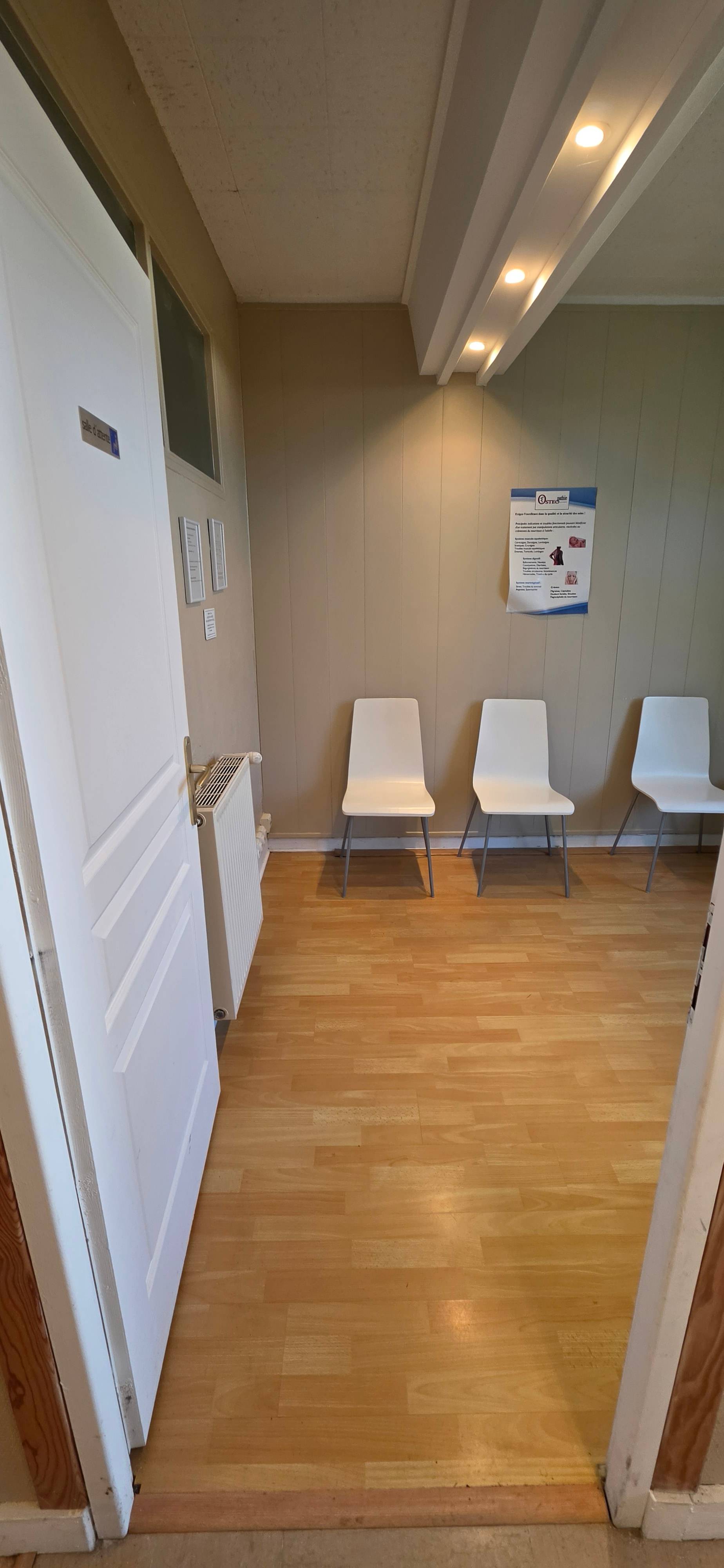 Cabinet Cabinet de Violène  à Villars-les-Dombes - Photo 1