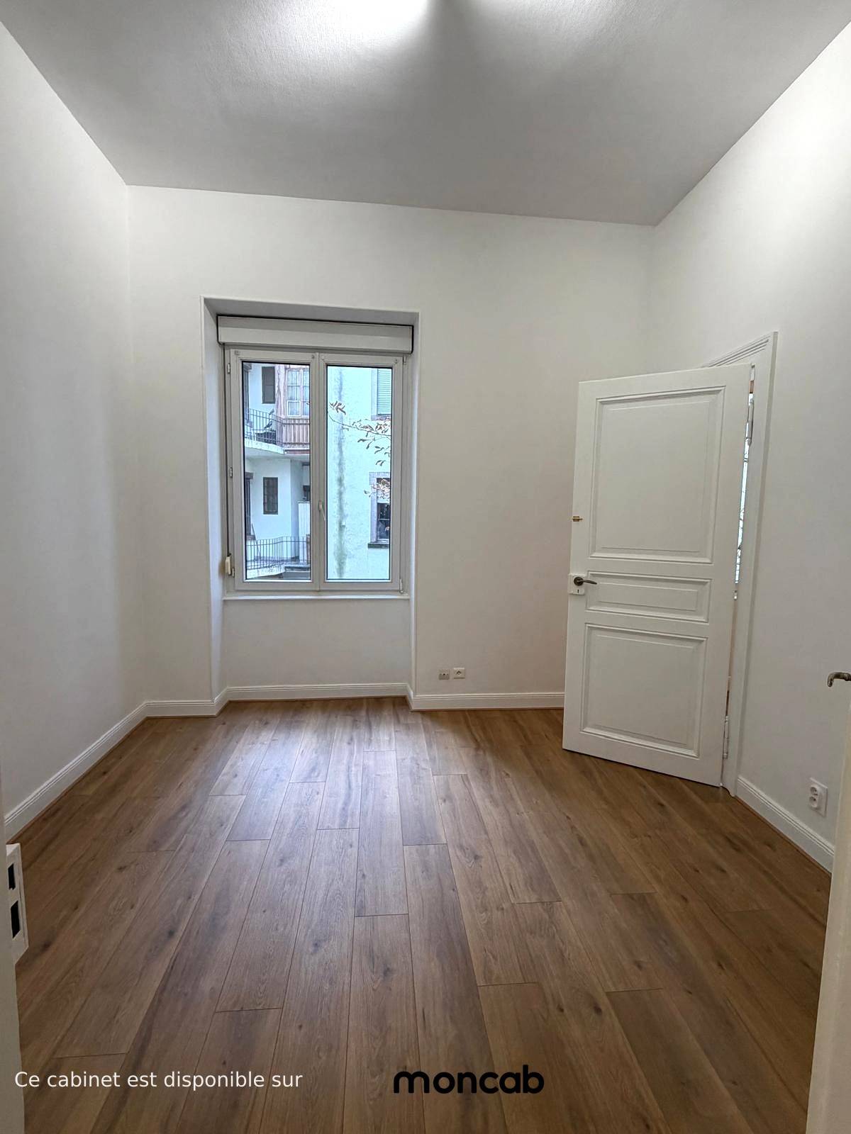 Cabinet CABINET PROFESSIONNEL À LOUER – 700 € CC à Strasbourg - Photo principale