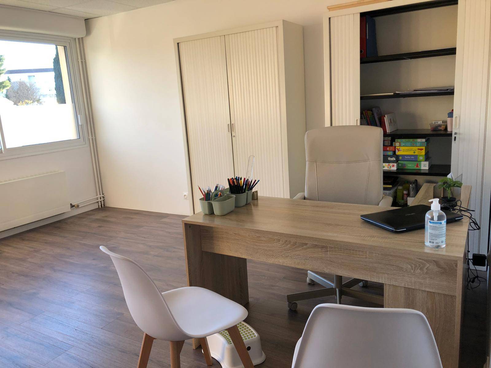 Cabinet Cabinet Valcros 2 à Aix-en-Provence - Photo 1