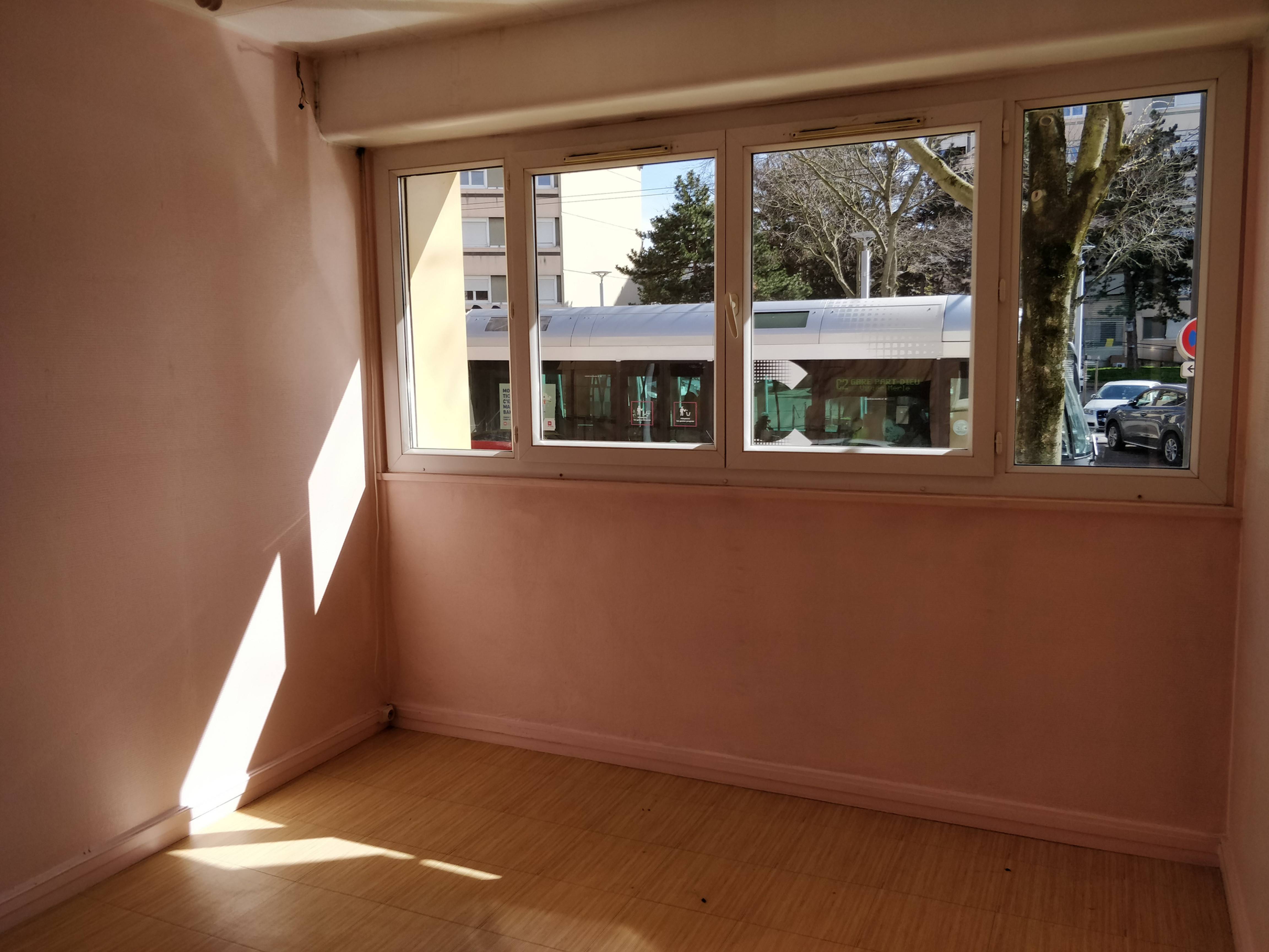 Cabinet Cabinet à Rillieux-la-Pape - Photo principale